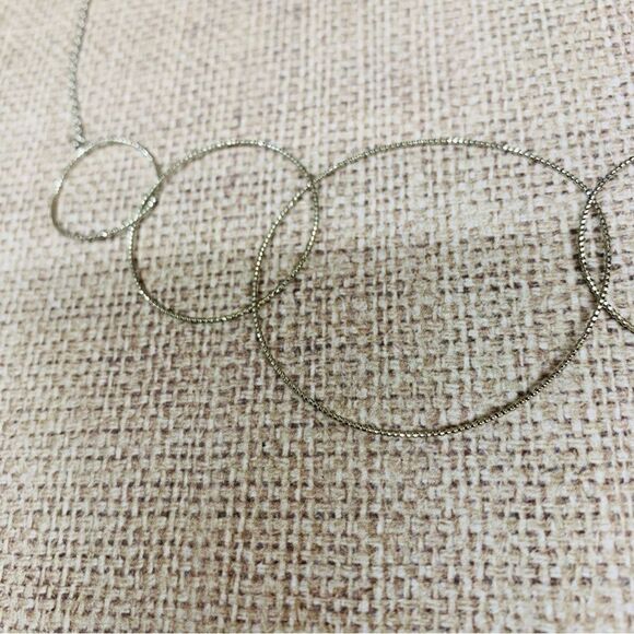 Dainty Silver Wire Circles Necklace - Picture 3 of 3